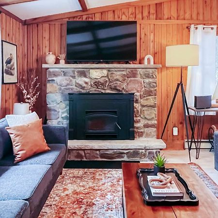 Stylish And Cozy Cabin, Walking Distance To Big Bass Lake Gouldsboro Exterior foto
