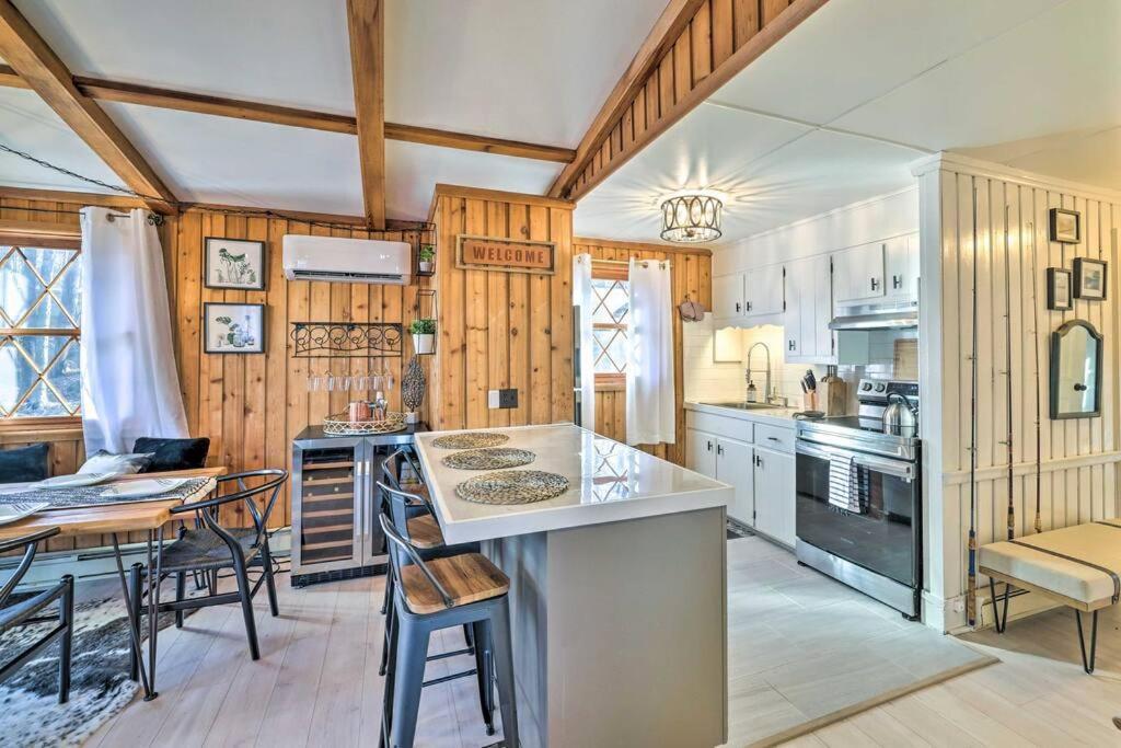 Stylish And Cozy Cabin, Walking Distance To Big Bass Lake Gouldsboro Exterior foto