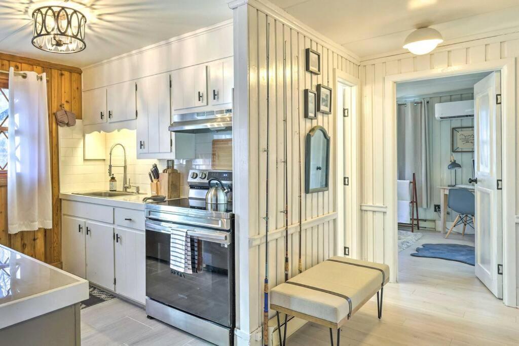 Stylish And Cozy Cabin, Walking Distance To Big Bass Lake Gouldsboro Exterior foto