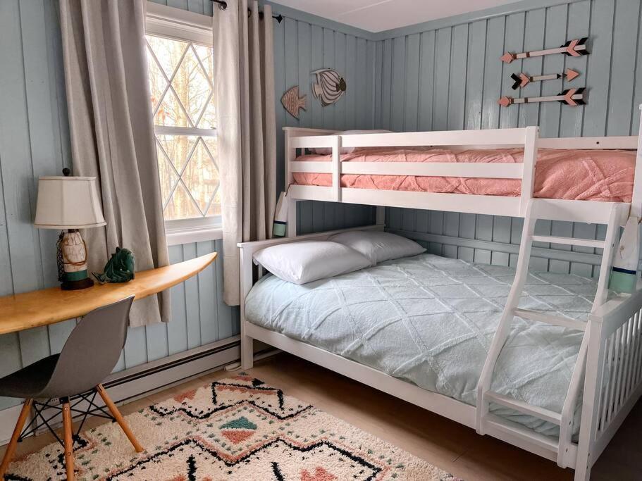 Stylish And Cozy Cabin, Walking Distance To Big Bass Lake Gouldsboro Exterior foto