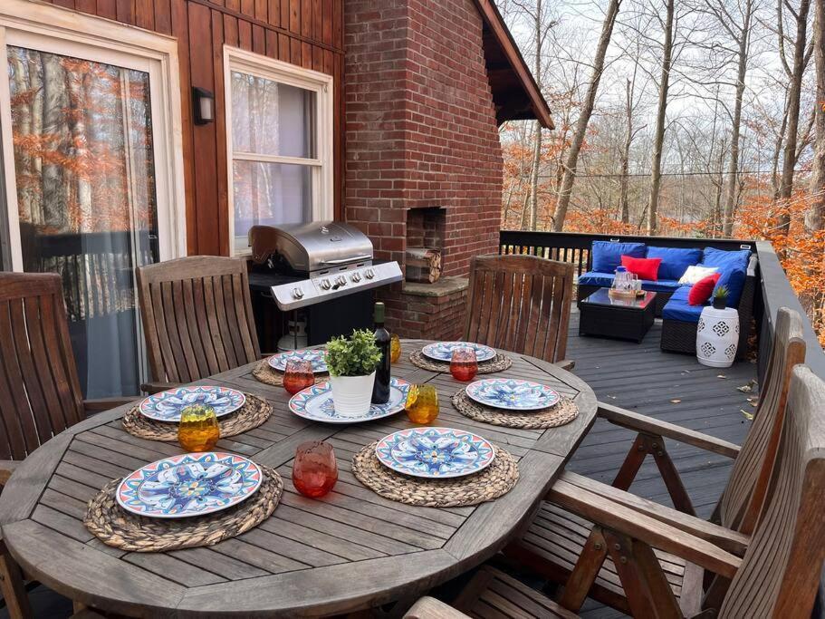 Stylish And Cozy Cabin, Walking Distance To Big Bass Lake Gouldsboro Exterior foto
