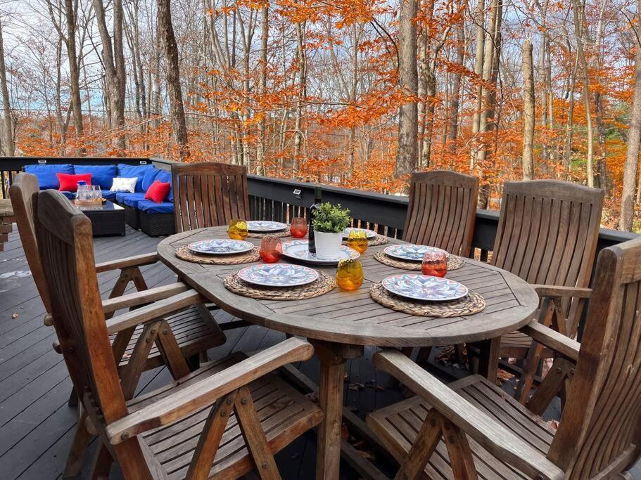 Stylish And Cozy Cabin, Walking Distance To Big Bass Lake Gouldsboro Exterior foto