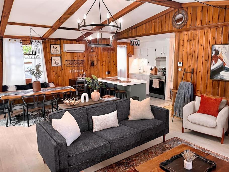 Stylish And Cozy Cabin, Walking Distance To Big Bass Lake Gouldsboro Exterior foto