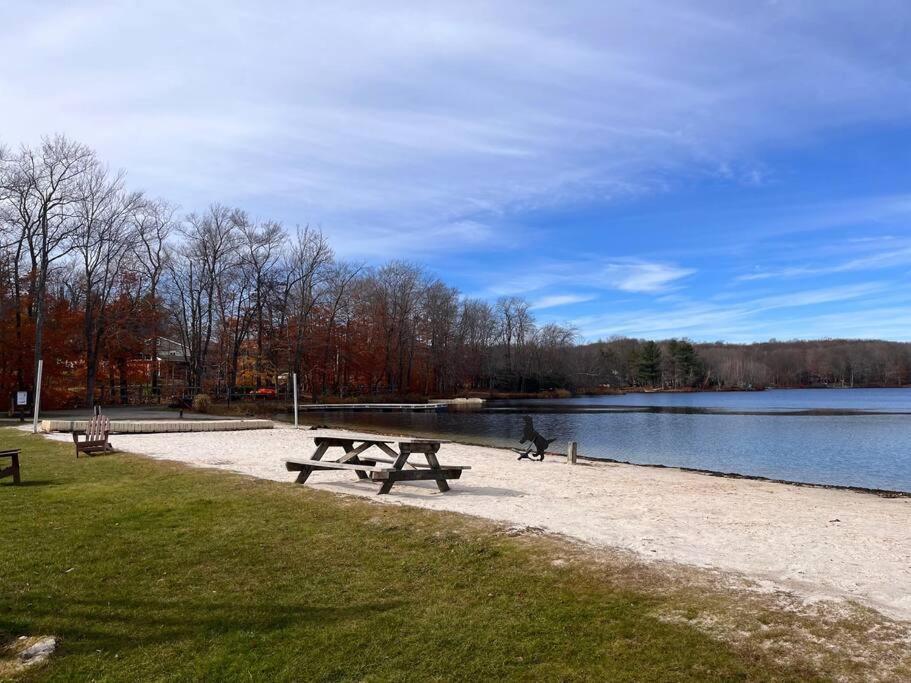 Stylish And Cozy Cabin, Walking Distance To Big Bass Lake Gouldsboro Exterior foto