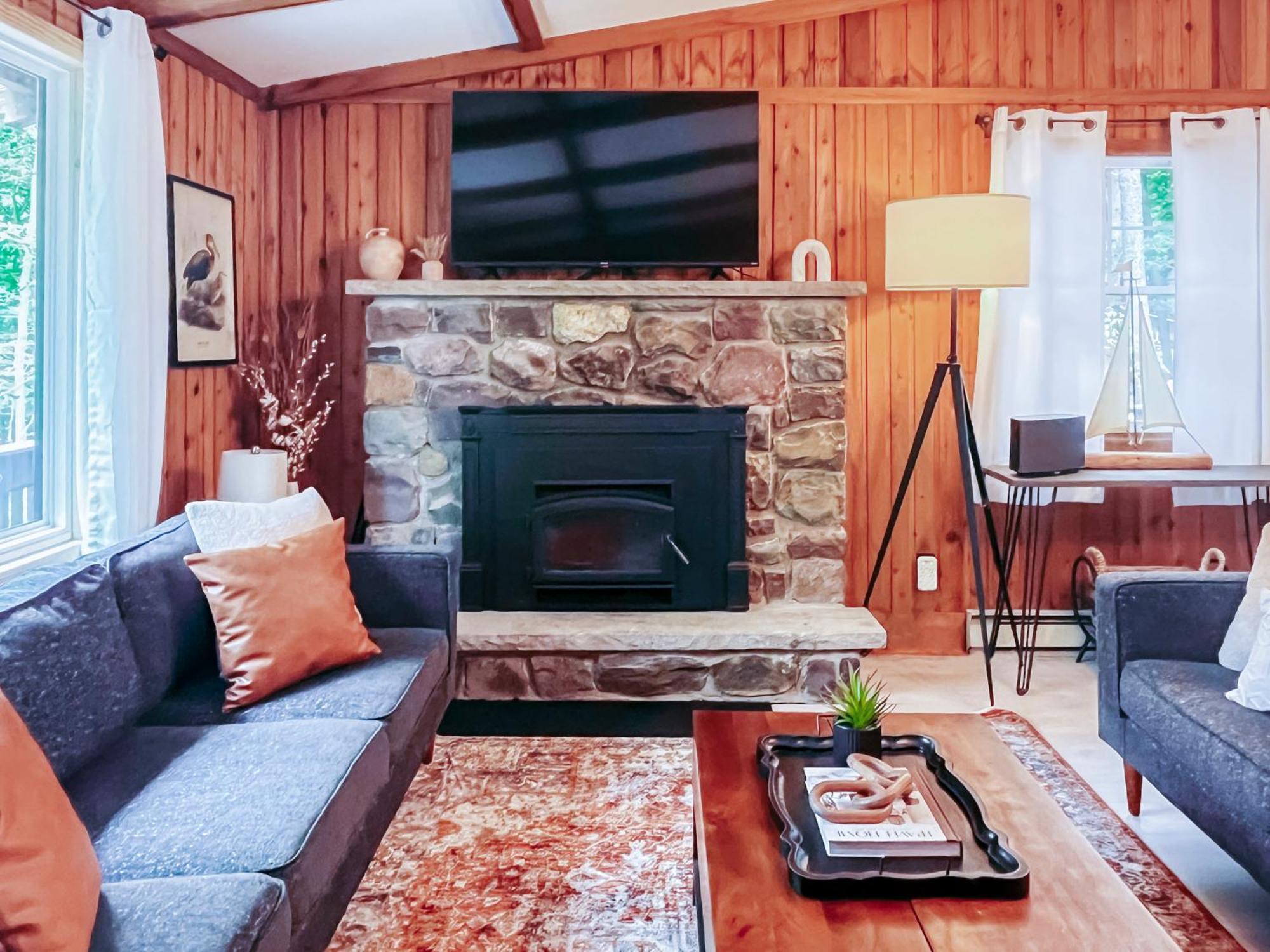Stylish And Cozy Cabin, Walking Distance To Big Bass Lake Gouldsboro Exterior foto